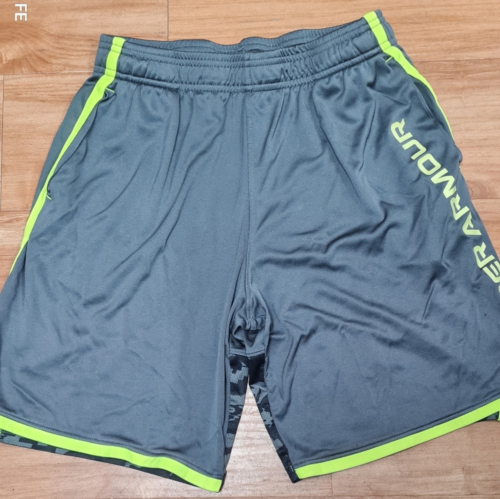 Under Armour Gray and Green Athletic Shorts Moisture-Wicking Performance